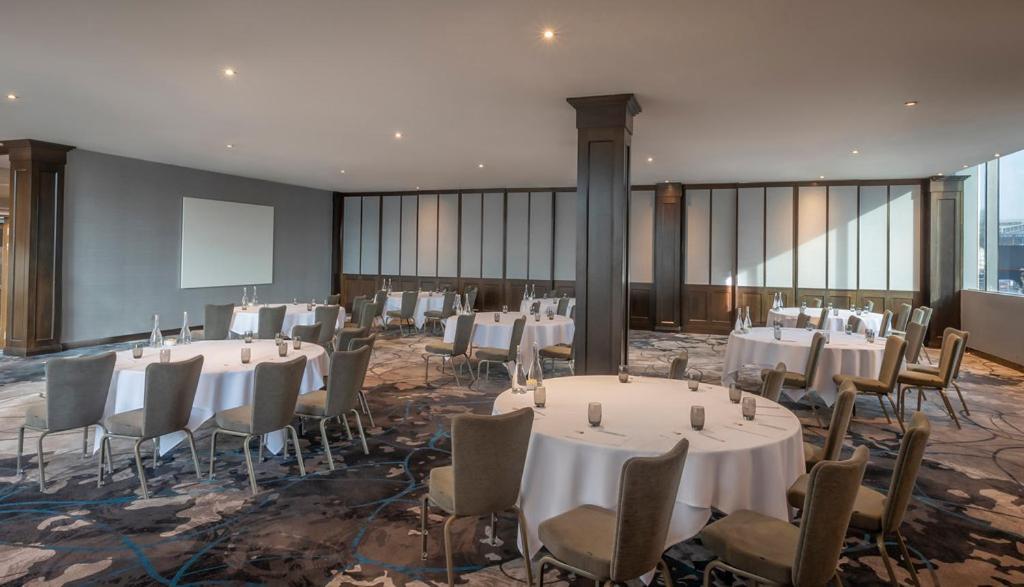 Clayton Hotel, Leeds Лидс Экстерьер фото